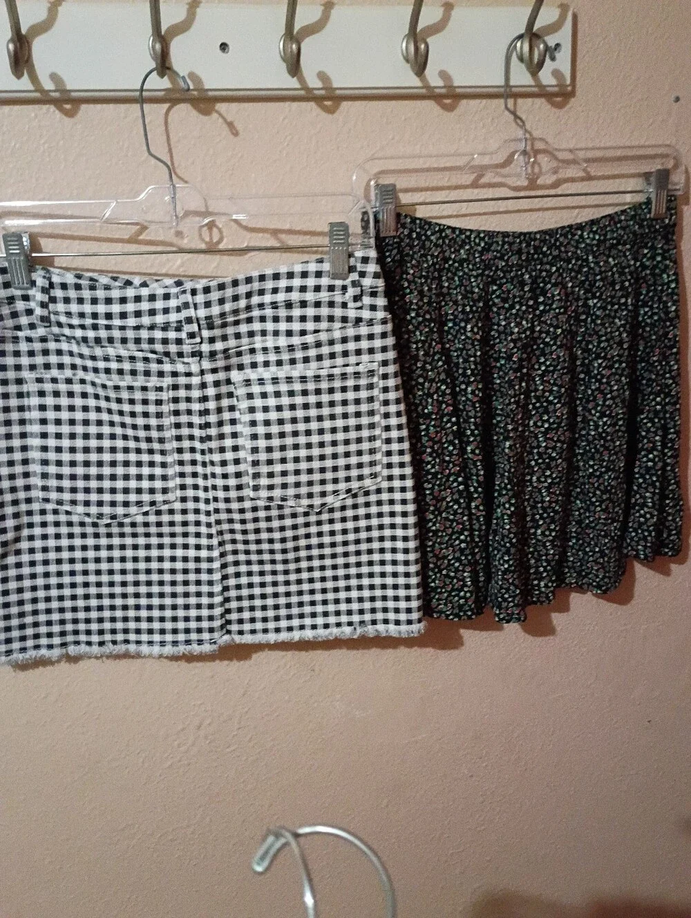 JUNIORS SIZE SMALL BUNDLE 3 SKIRTS 1 SHORTS + Free Item